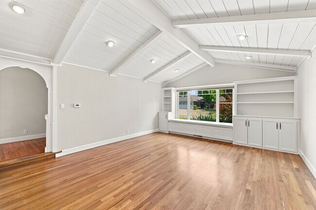 Building Photo - 12445 Green Meadow Ln