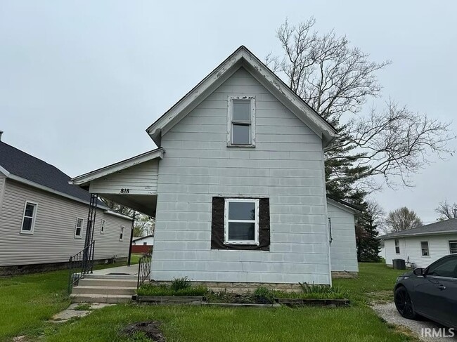 Primary Photo - 818 E Main St