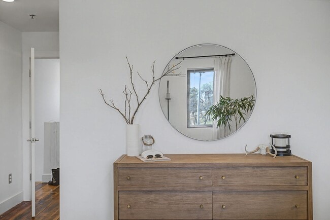 Building Photo - 1225 4th Ave S