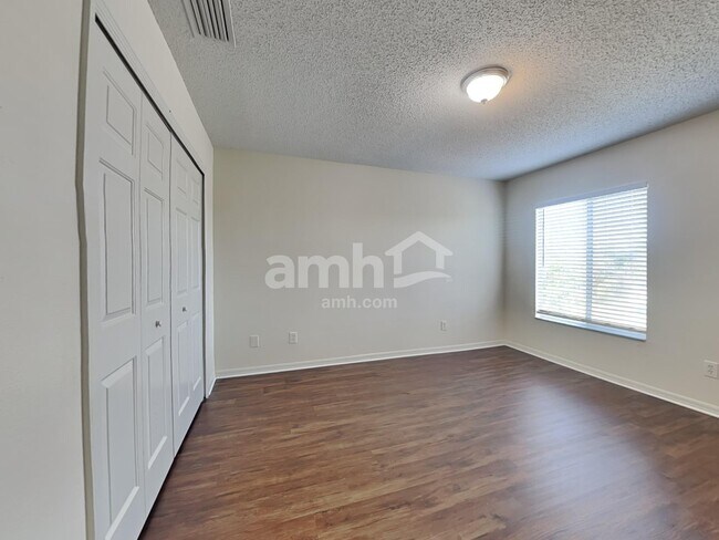 Building Photo - 12723 Longcrest Dr