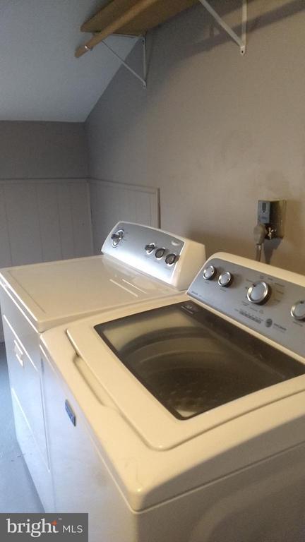 Building Photo - 936 Longfellow Ct