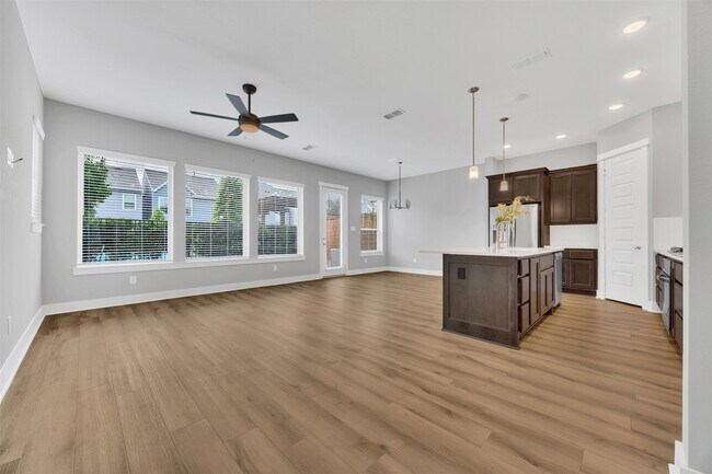 Building Photo - 10919 Brambling Wood Dr