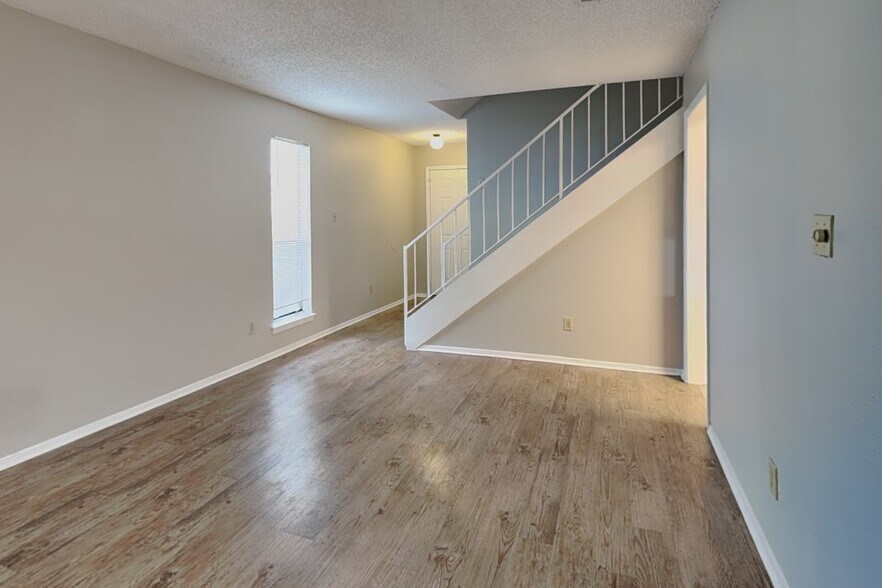 Building Photo - 2300 Berkett Dr