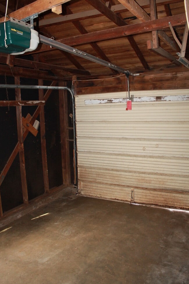 Building Photo - Cute and Affordable 2 beds!