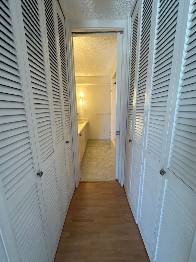 Building Photo - Kapiolani Manor - 1/1/1 Electricity Included!