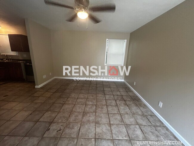 Building Photo - 392 Main St