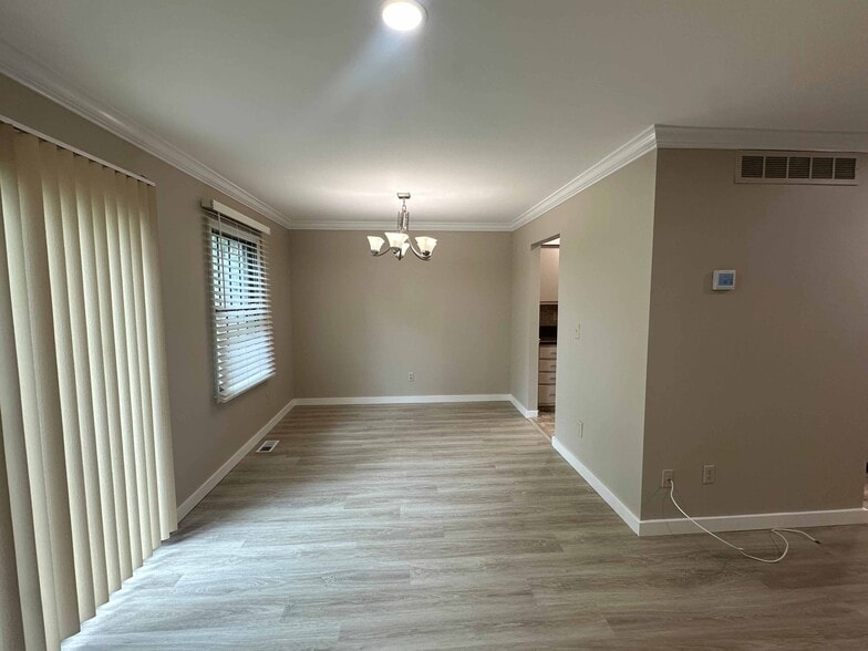 Building Photo - 8 Hialeah