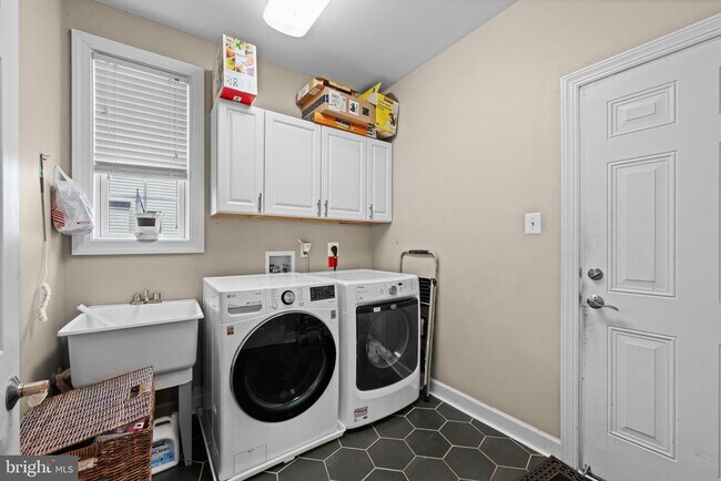 Building Photo - 5066 Winesap Way