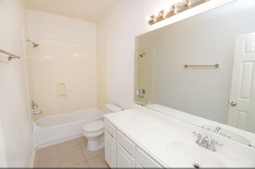 Building Photo - 12827 Pecan Shores Dr