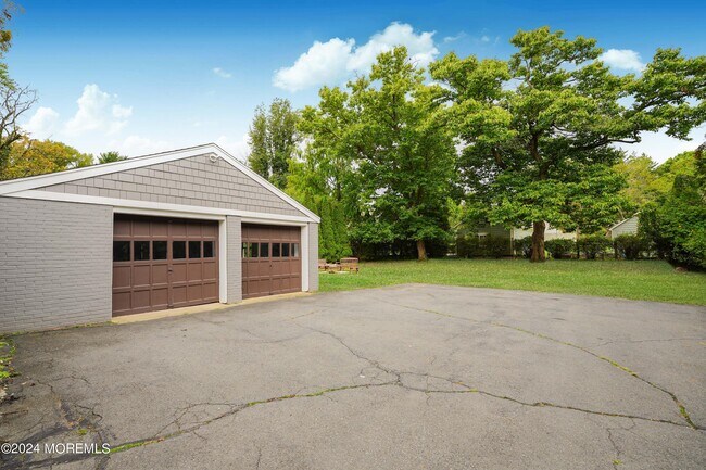 Building Photo - 828 Kingston Terrace