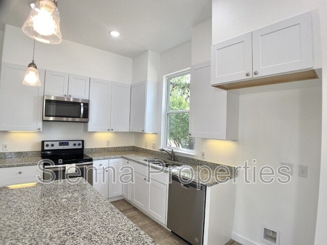 Building Photo - 255 Lourdes Ct