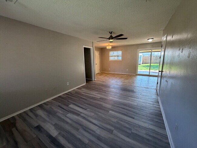 Building Photo - 3 Bed, 2 Bath in Del City