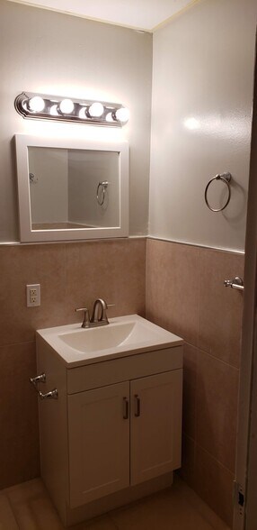 Building Photo - 5704 NW 28th St