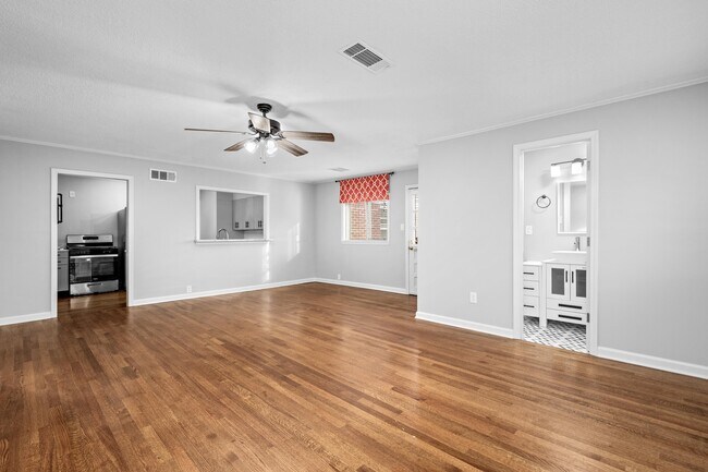 Building Photo - 1453 Colonial Rd