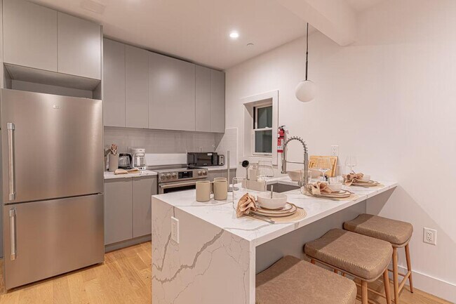 Building Photo - 207 Cooper St