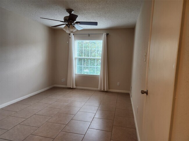 Building Photo - 2750 Holly Hall St