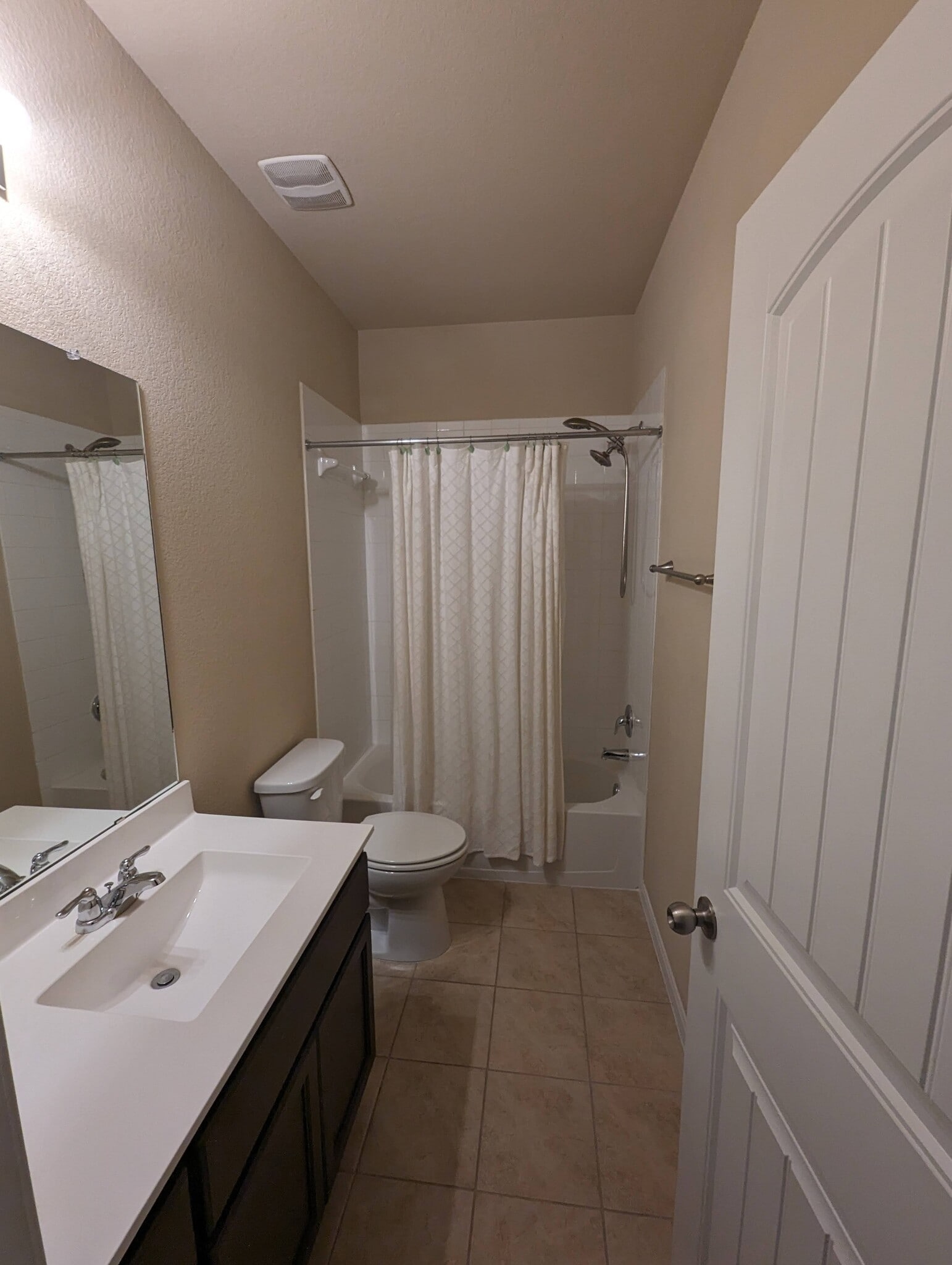 Building Photo - 2880 Donnell Dr