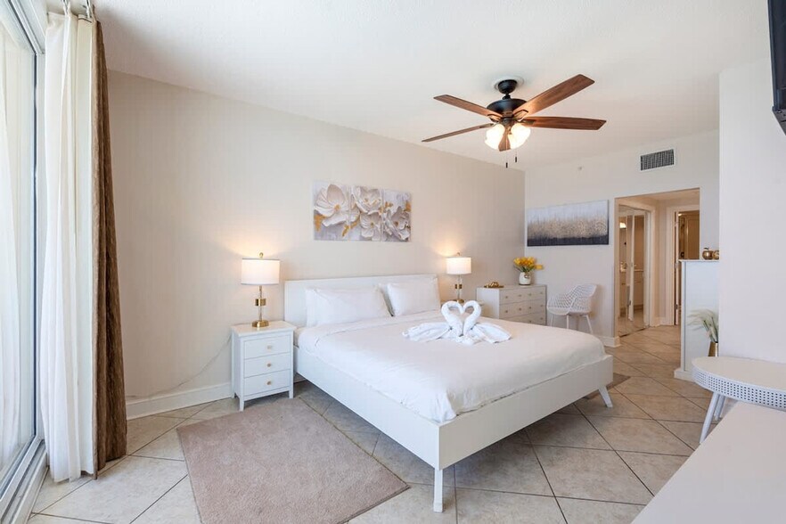 Building Photo - 10811 Front Beach Rd