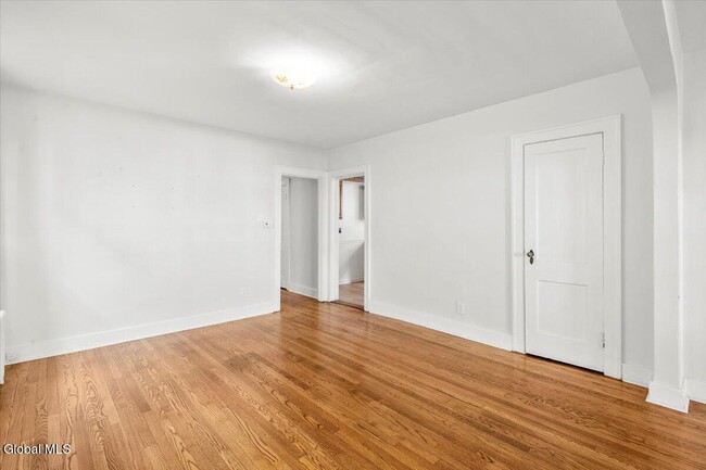 Building Photo - 4 Edison Ave