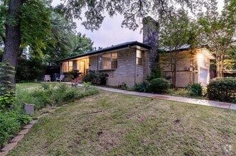 Building Photo - 827 N Hampton Rd