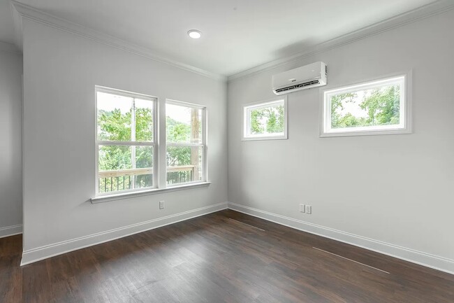 Building Photo - 5558 Stream Ln