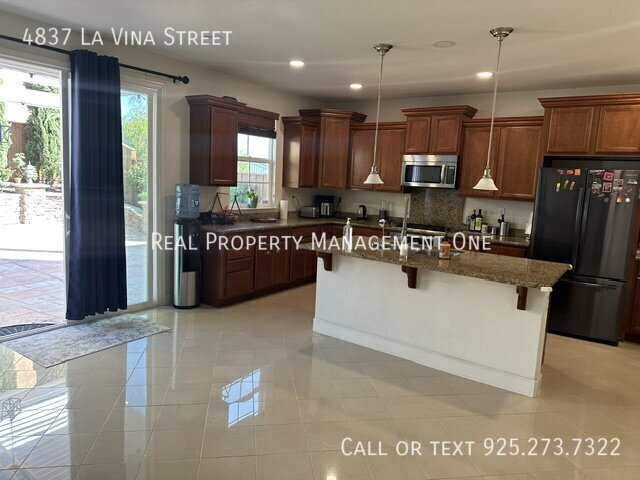 Building Photo - 4837 La Vina St