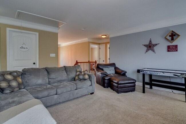 Building Photo - 3840 Berkshire Way