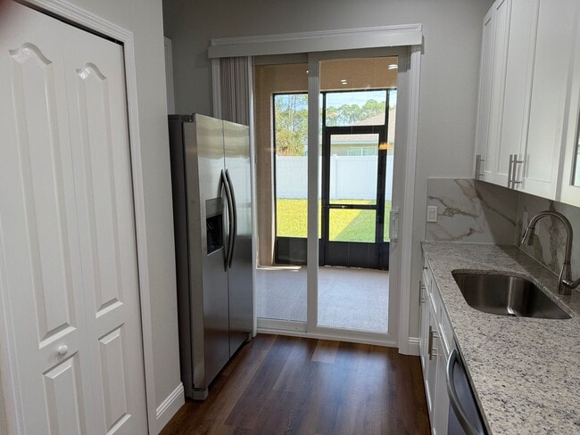 Building Photo - Brand New 3 Bedroom, 2 Bathroom Townhome with 1-Car Garage, Screened Porch & FULLY PRIVATE Fenced...