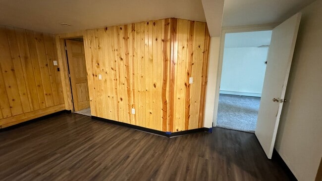 Building Photo - 4 Bed 2 Bath Home - North Fargo