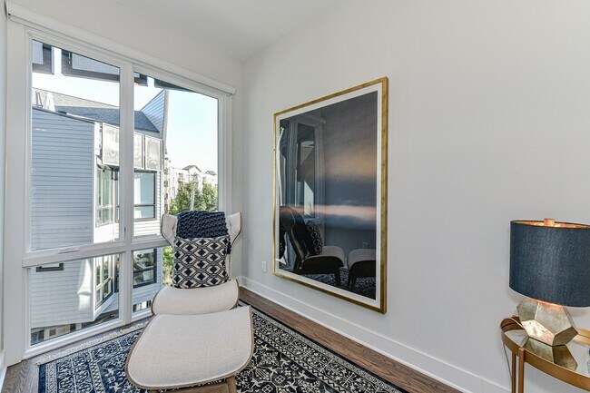 Building Photo - 1072 Kenilworth Ave