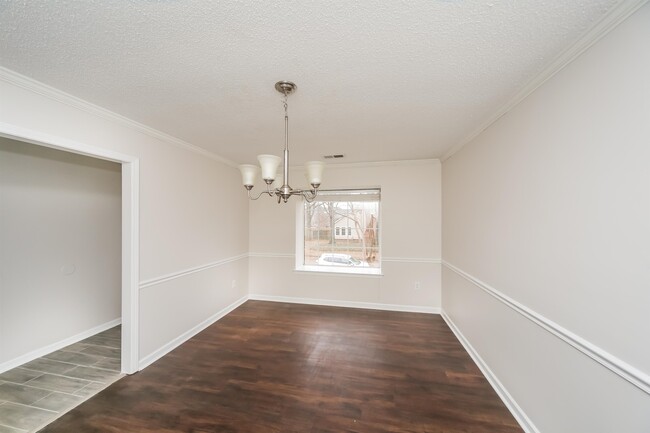 Building Photo - 8915 Lanthorn Cove