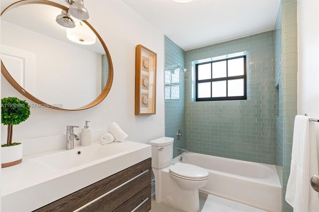 Building Photo - 1329 Obispo Ave