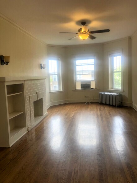Building Photo - 4416 N Ashland Ave