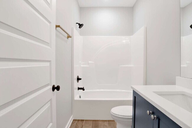 Building Photo - Downtown Pensacola Area 3BR/3BA | Each Bedroom Has Private Bath | Fenced Yard | Water & Lawn Care...