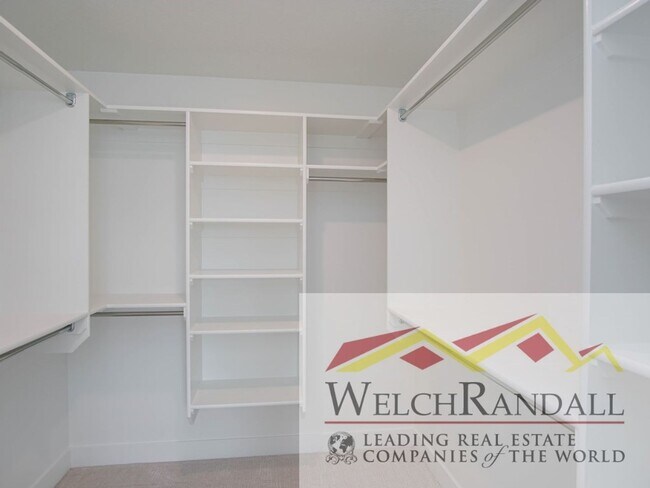 Building Photo - Spacious 3 Bed 2.5 Bath Townhome in West Haven