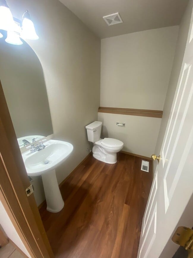 Building Photo - Move in special- 2 weeks free!  Lake Steve...