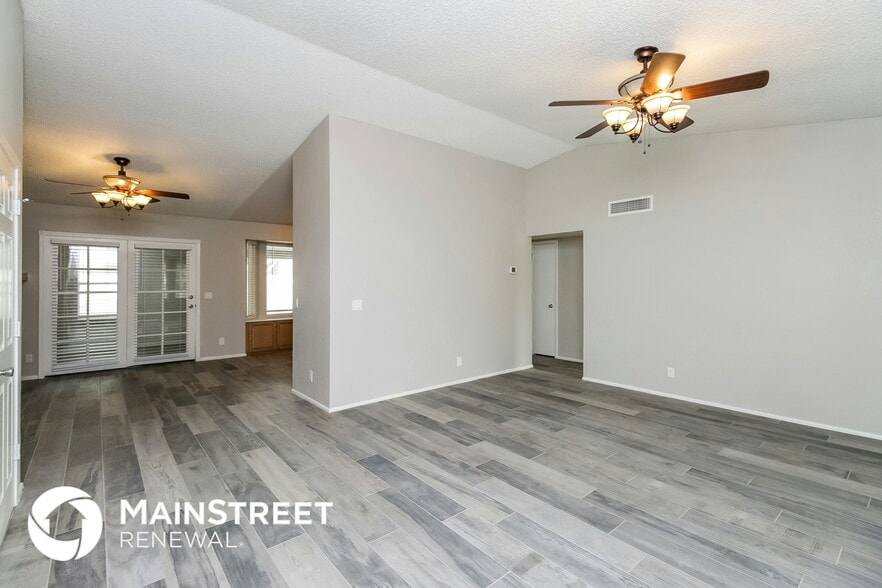 Building Photo - 4062 E Holmes Ave