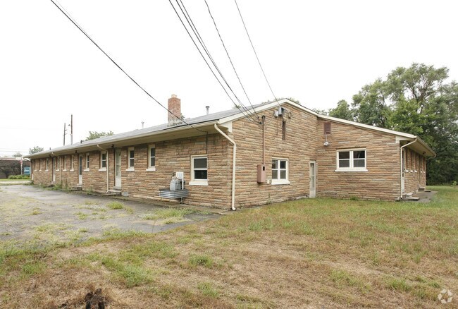 Building Photo - 1295 N Wayne Rd