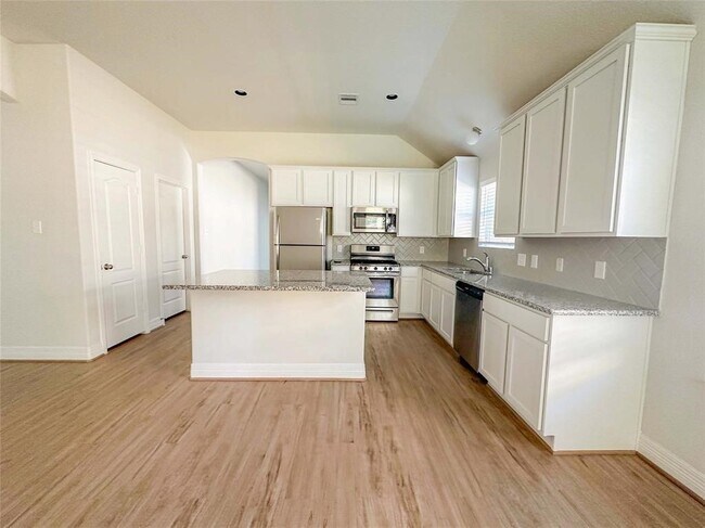 Building Photo - 27150 Grey Fox Run