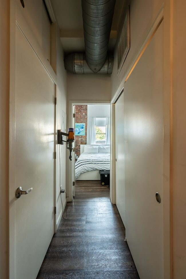 Building Photo - Spacious 2 Bedroom/2 Bath in Lawrenceville