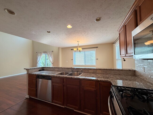 Building Photo - 3050 Ledgestone Pl NE