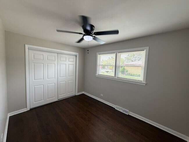 Building Photo - 9756 S Lowe Ave