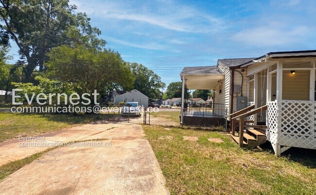 Building Photo - 200 Woodward Dr