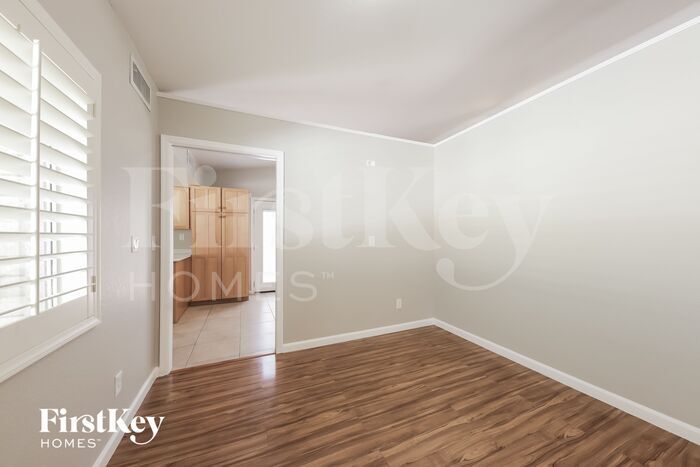 Building Photo - 10402 N 64th Ave