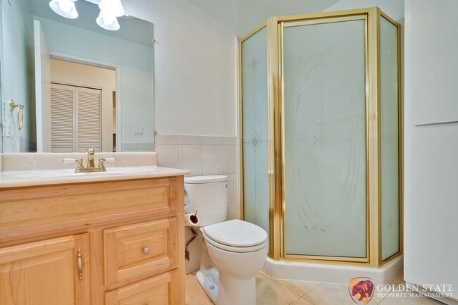 Building Photo - Beautiful Top Floor Condo in Prime Mountain View Location