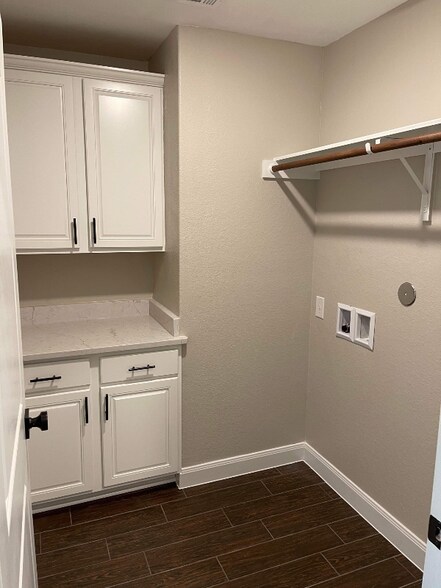 Building Photo - 704 Shoal Crk