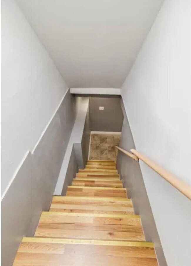 Building Photo - Spacious 4BR Duplex | Modern Upgrades | St...
