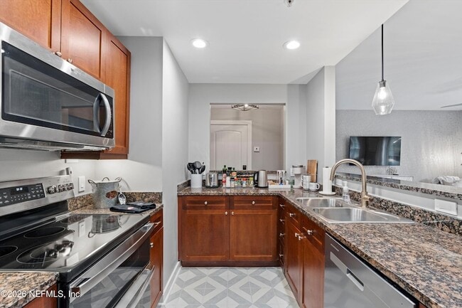 Building Photo - 955 Registry Blvd