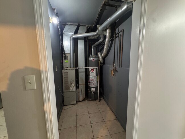 Building Photo - 2219 S St Louis Ave