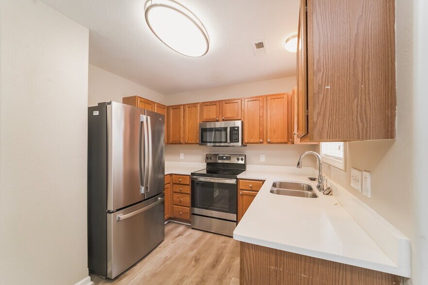 Building Photo - 4964 Astonshire Ln